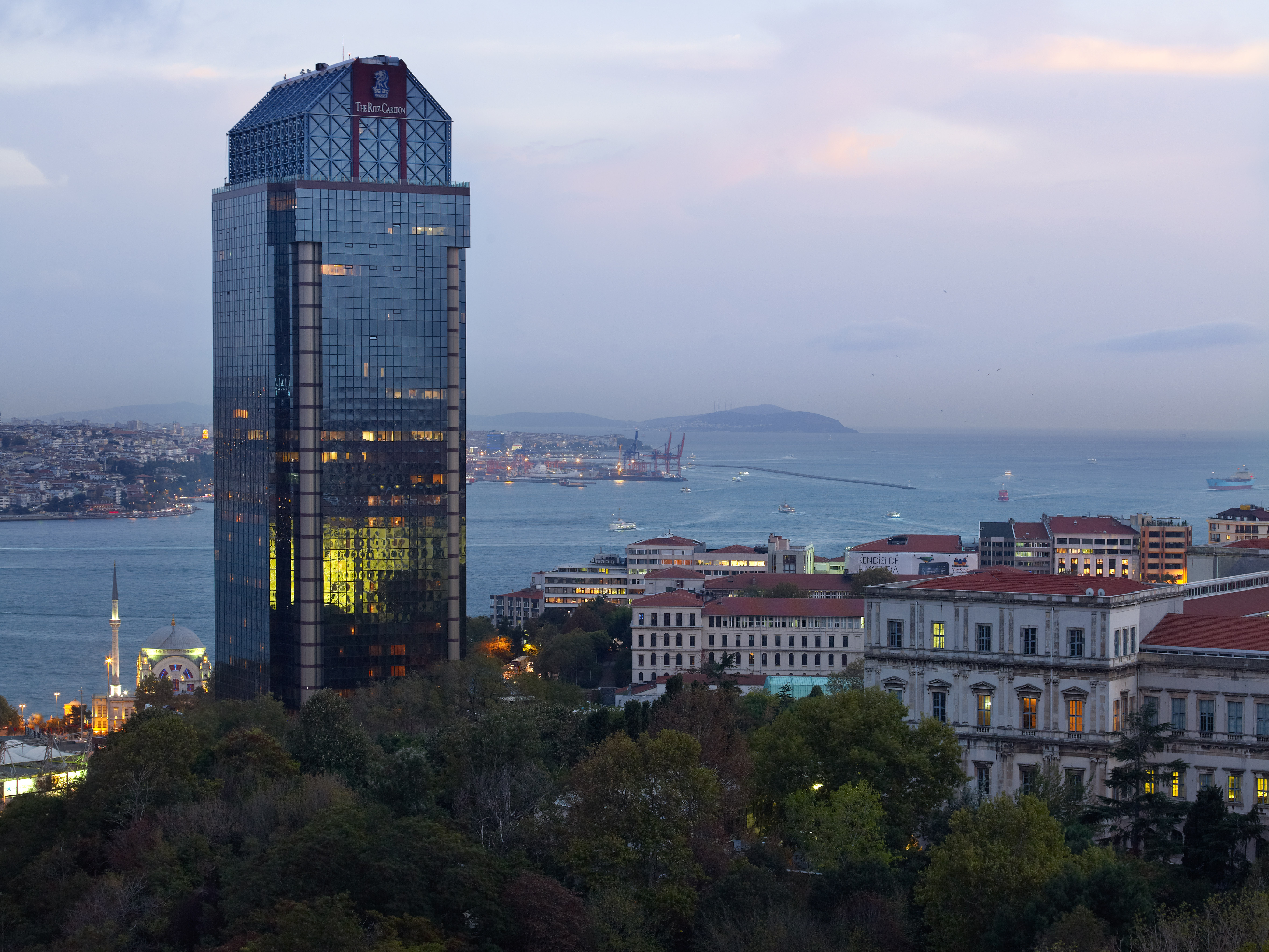 Ритц карлтон стамбул. Ритц Карлтон Стамбул отель. The Ritz-Carlton, Istanbul at the Bosphorus. Ritz в Стамбуле.