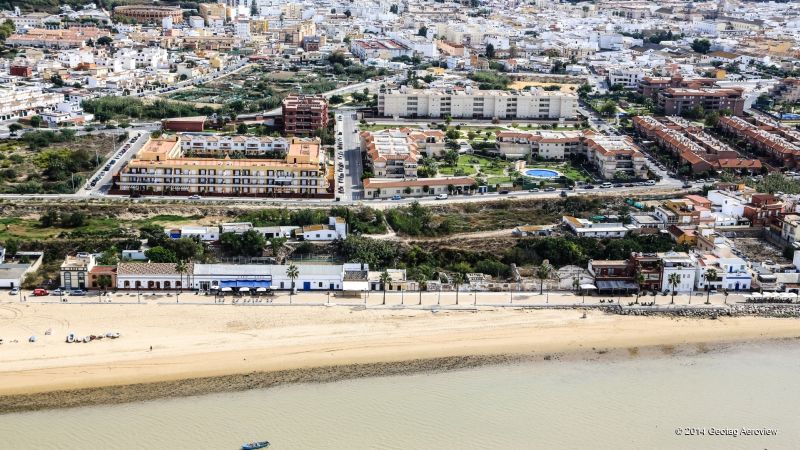 Spain, Andalucía, Cádiz, Bajo de Guía Beach - TRIPinVIEW